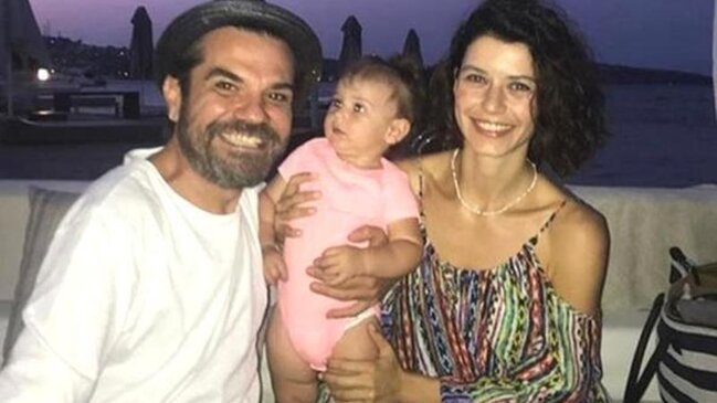 Beren Saatdan əri Kənan Doğuluya qarşı ŞOK ADDIM - FOTO Beren Saatdan əri Kənan Doğuluya qarşı ŞOK ADDIM - FOTO