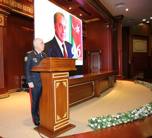 Daxili işlər nazirliyində Ulu öndərin əziz xatirəsi yad edildi Daxili işlər nazirliyində Ulu öndərin əziz xatirəsi yad edildi