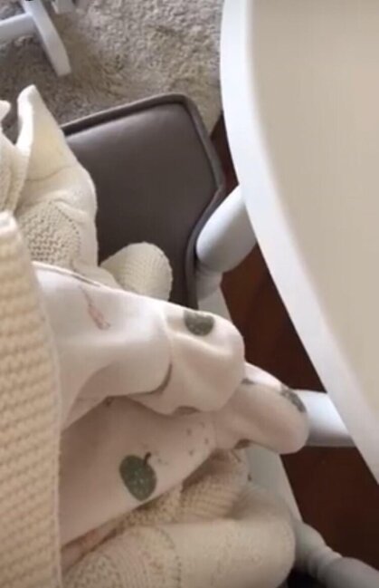 Fahriye Evcen yeni doğulan körpəsinin fotosunu paylaşdı Fahriye Evcen yeni doğulan körpəsinin fotosunu paylaşdı