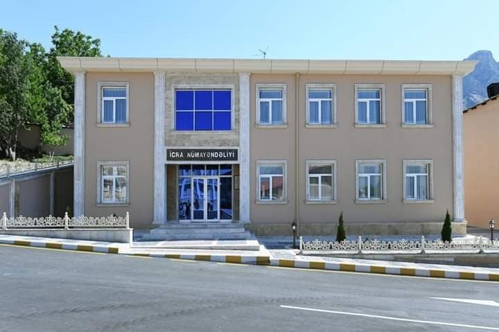 Naxçıvan Muxtar Respublikası Ali Məclisinin Sədri Vasif Talıbov açılışı bildirən lenti kəsib. Naxçıvan Muxtar Respublikası Ali Məclisinin Sədri Vasif Talıbov açılışı bildirən lenti kəsib.