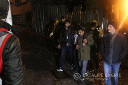 Polis axtardığı şəxsləri çarpayının altında tapdı - FOTOLAR Polis axtardığı şəxsləri çarpayının altında tapdı - FOTOLAR