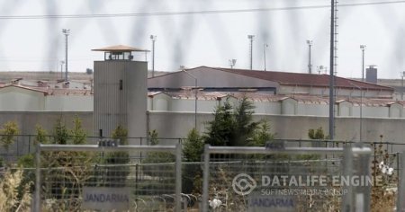 Türkiyədə pandemiya səbəbindən 90 min məhbus müvəqqəti olaraq azadlığa buraxıldı