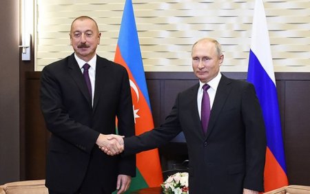 İlham Əliyev Vladimir Putinlə telefonla danışıb