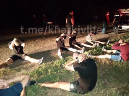 Avtobusa silahlı basqın və sərnişinin döyülməsi barədə şok görüntülər yayılıb - FOTO/VİDEO Avtobusa silahlı basqın və sərnişinin döyülməsi barədə şok görüntülər yayılıb - FOTO/VİDEO