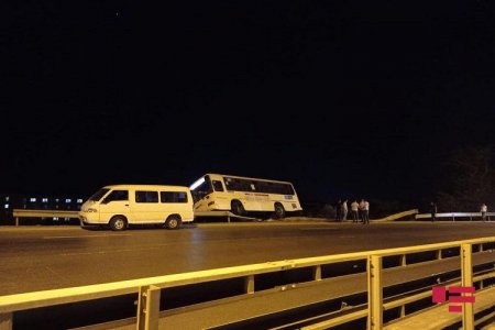 SON DƏQİQƏ: Bakıda sərnişin avtobusu qəzaya uğrayıb - FOTO SON DƏQİQƏ: Bakıda sərnişin avtobusu qəzaya uğrayıb - FOTO