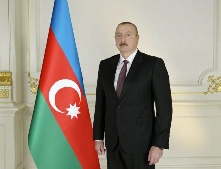 Prezidentə yazırlar: Sizin və Ordumuzun ətrafında sıx birləşmişik