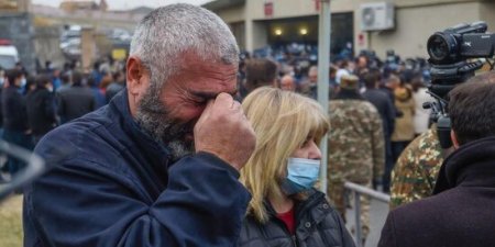 Erməni valideynlər Tonoyanla görüş tələb edir: "Övladlarımızı qaytarın" Erməni valideynlər Tonoyanla görüş tələb edir: "Övladlarımızı qaytarın"