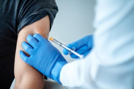 Koronavirus peyvəndi vurulan 6 nəfər öldü - Ürəyi dayandırır...