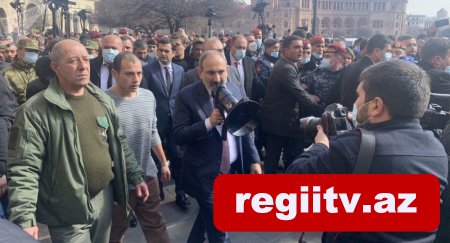 Paşinyan əhalinin qarşısına çıxdı: “Ölkədən qaçmayacağam”