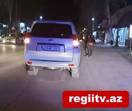 Bir piyadanı iki avtomobil vurub - FOTO Bir piyadanı iki avtomobil vurub - FOTO